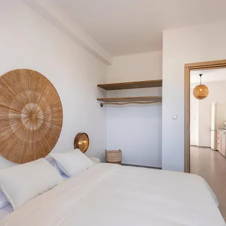 Pounta, 2br W Shared Pool, Fiora Ii Διαμέρισμα